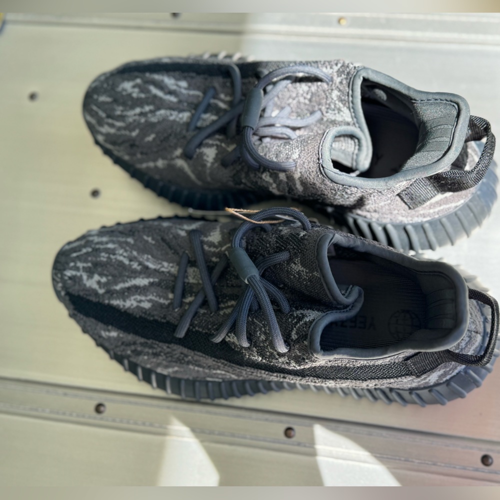 adidas Yeezy 350 v2 MX Dark Salt - Men's Size 7,5 - NEW without box